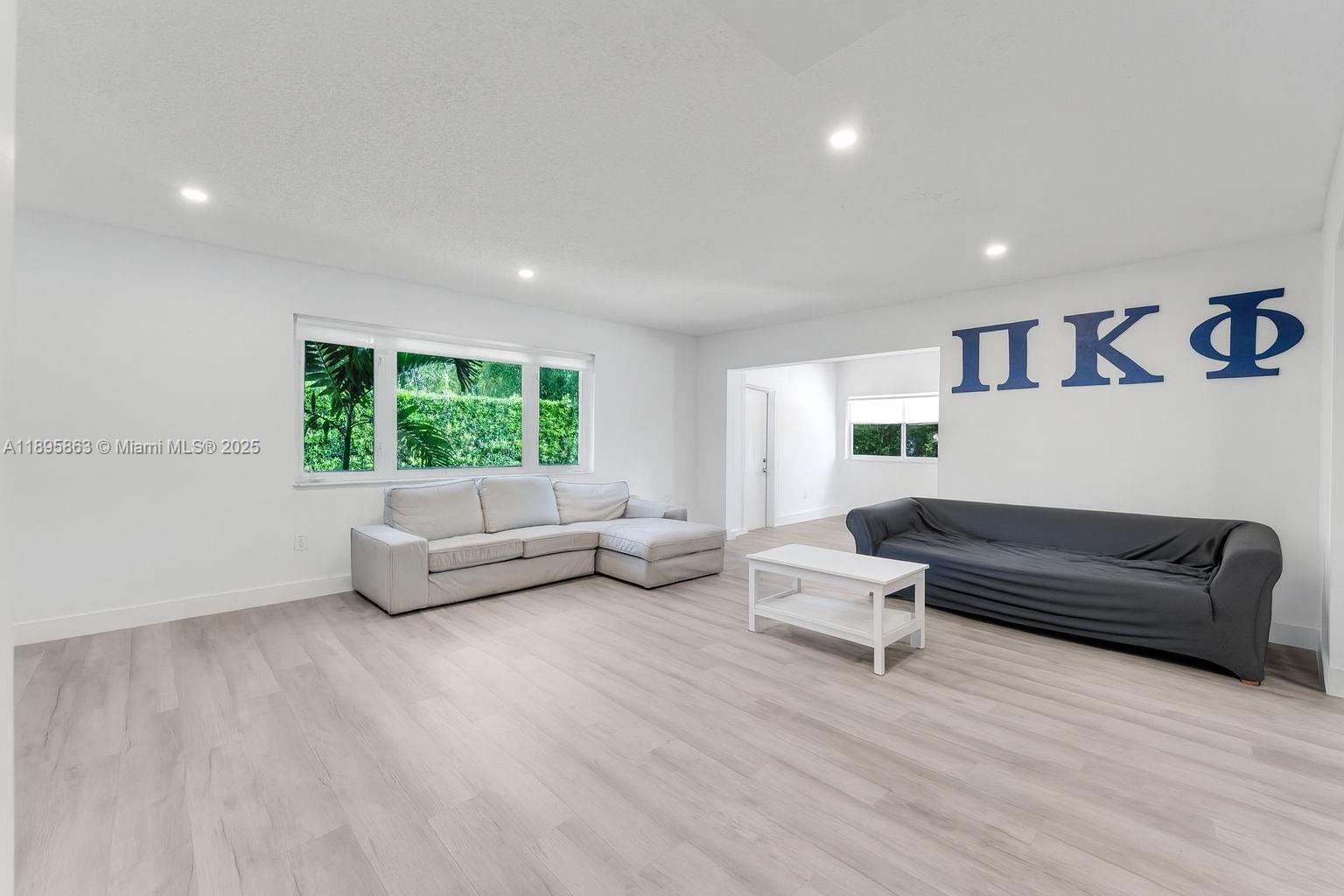 See details / 3740 sq. ft. $ 2025-10-14 0 Photo