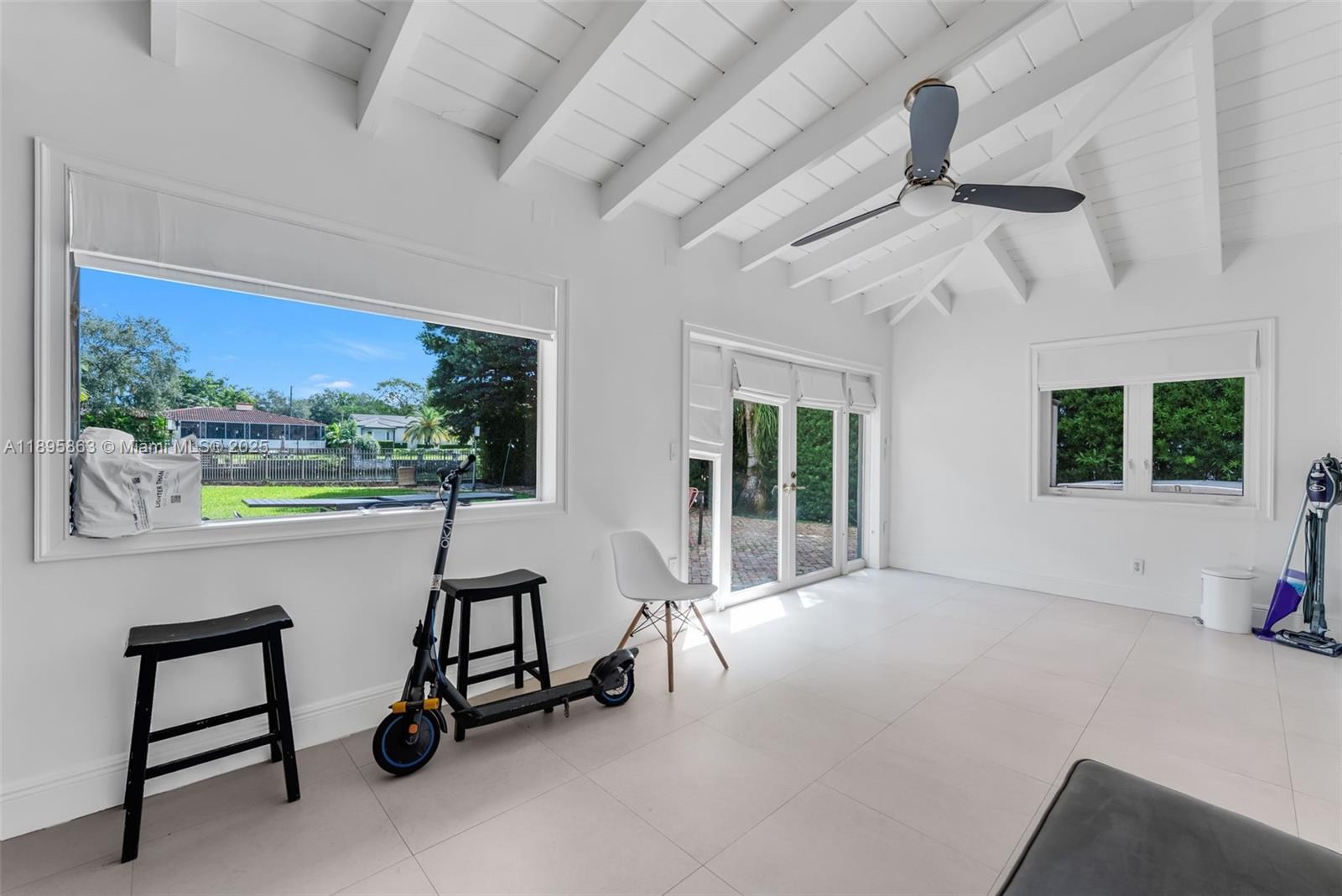 See details / 3740 sq. ft. $ 2025-10-14 0 Photo