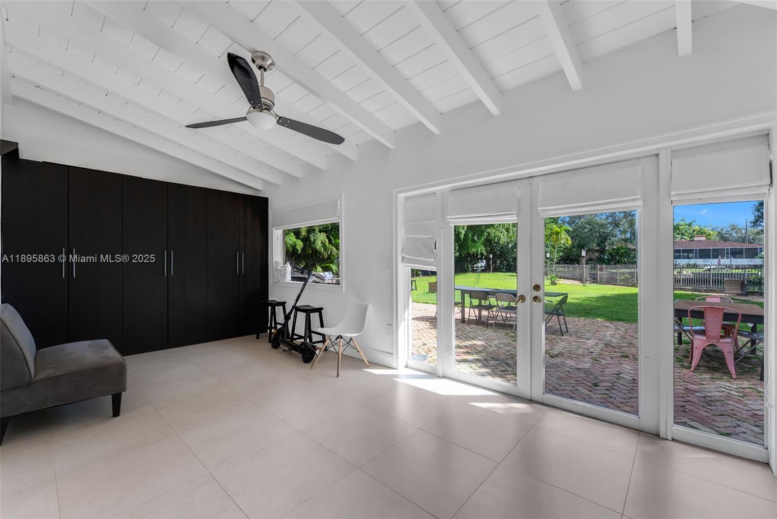 See details / 3740 sq. ft. $ 2025-10-14 0 Photo