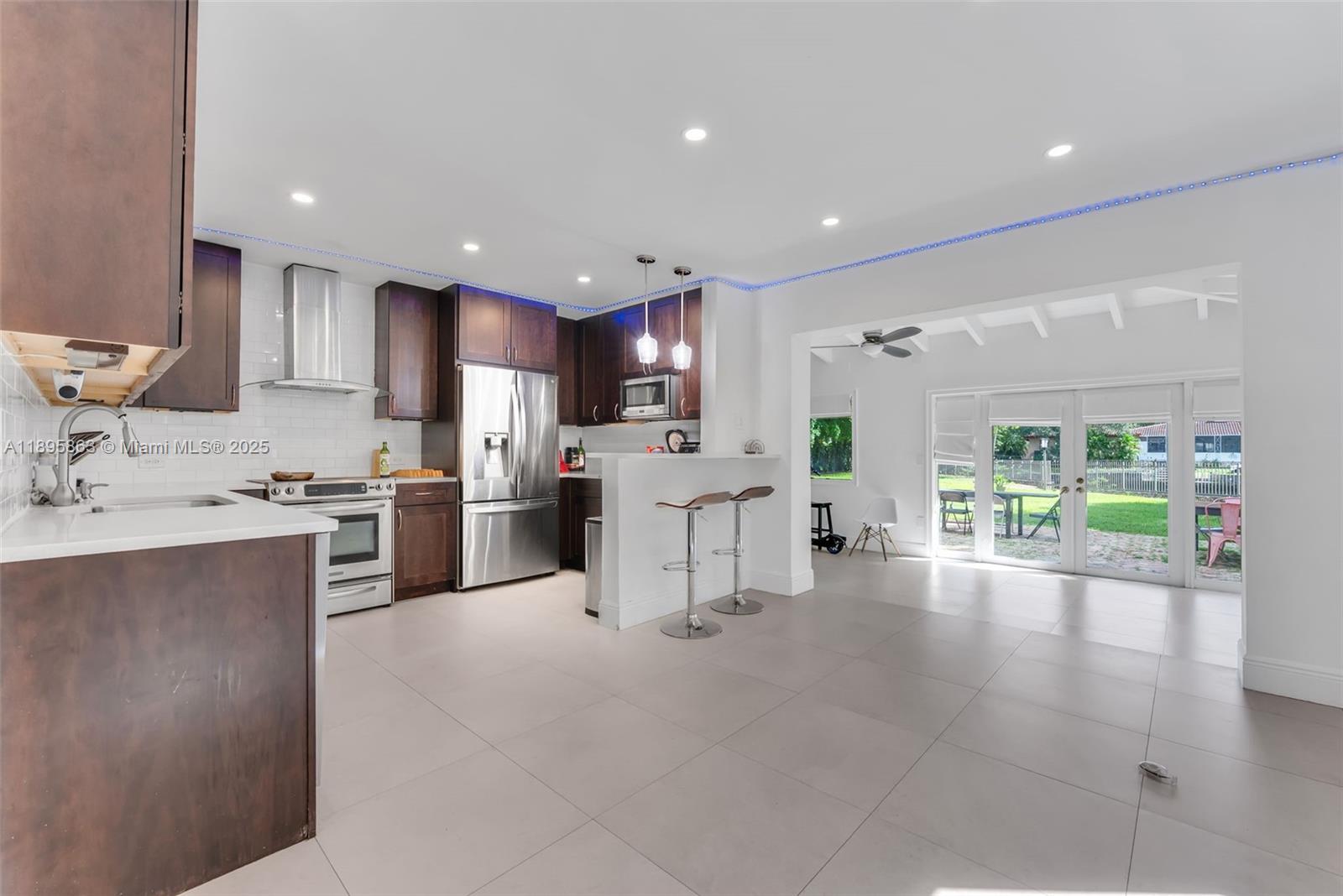 See details / 3740 sq. ft. $ 2025-10-14 0 Photo