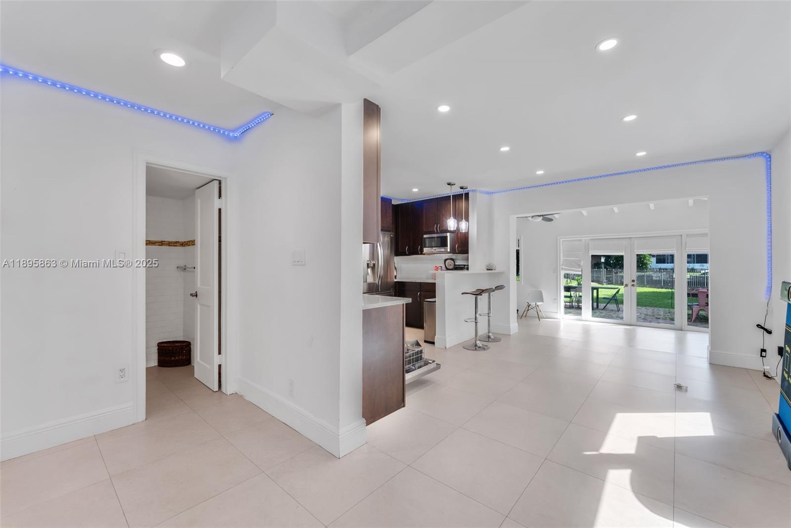 See details / 3740 sq. ft. $ 2025-10-14 0 Photo