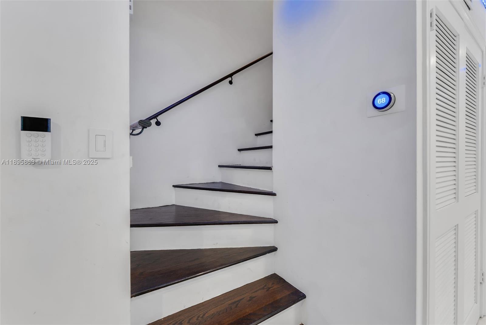 See details / 3740 sq. ft. $ 2025-10-14 0 Photo