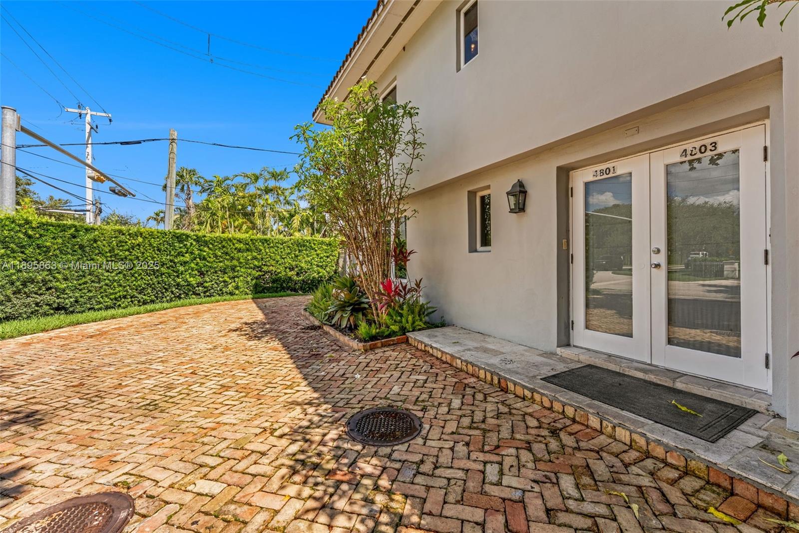 See details / 3740 sq. ft. $ 2025-10-14 0 Photo