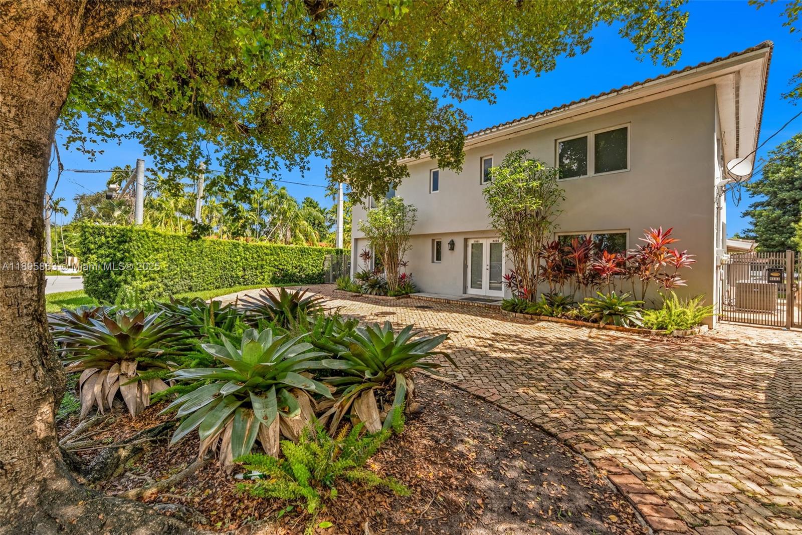 See details / 3740 sq. ft. $ 2025-10-14 0 Photo