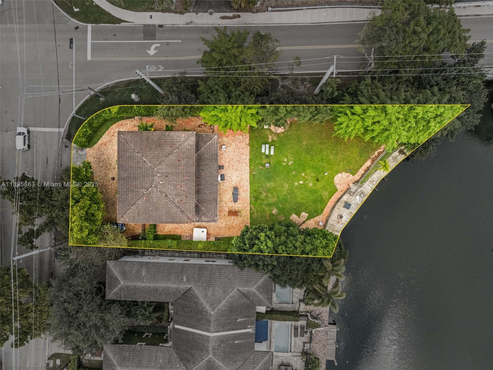 See details / 3740 sq. ft. $ 2025-10-14 0 Photo