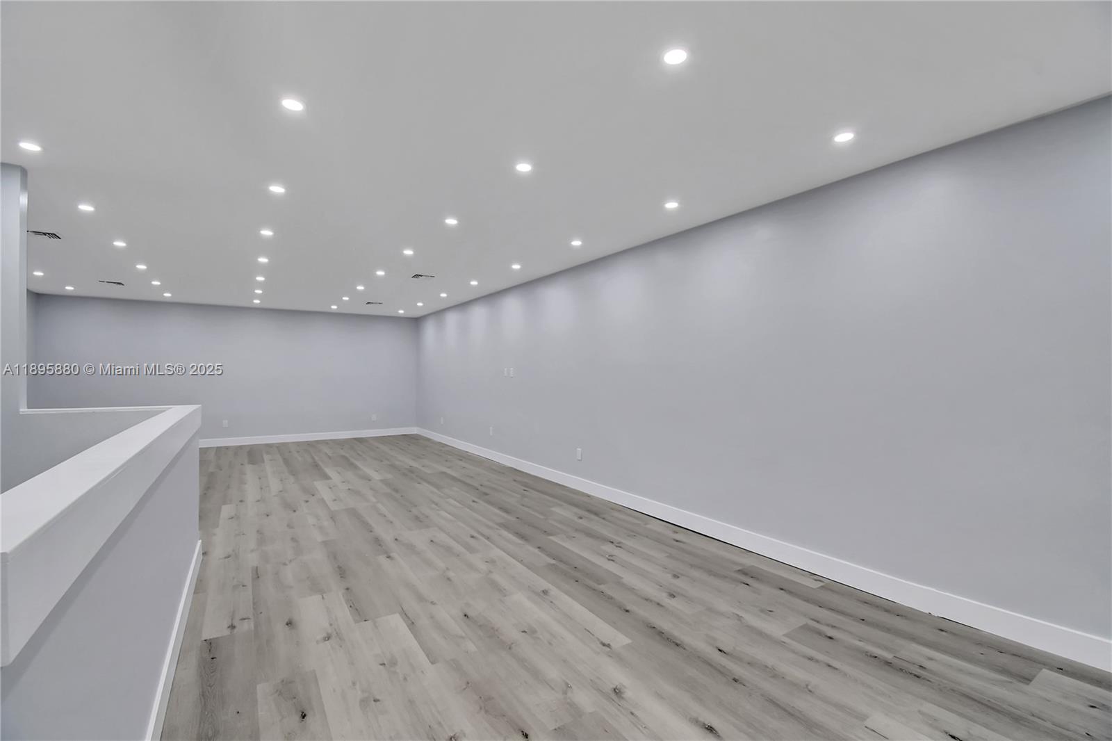 See details 20129 / sq. ft. $ 2025-10-14 0 Photo
