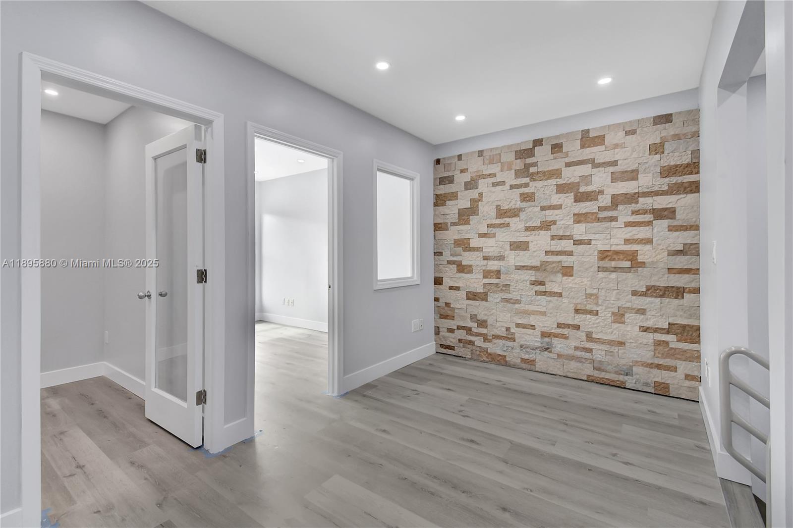 See details 20129 / sq. ft. $ 2025-10-14 0 Photo