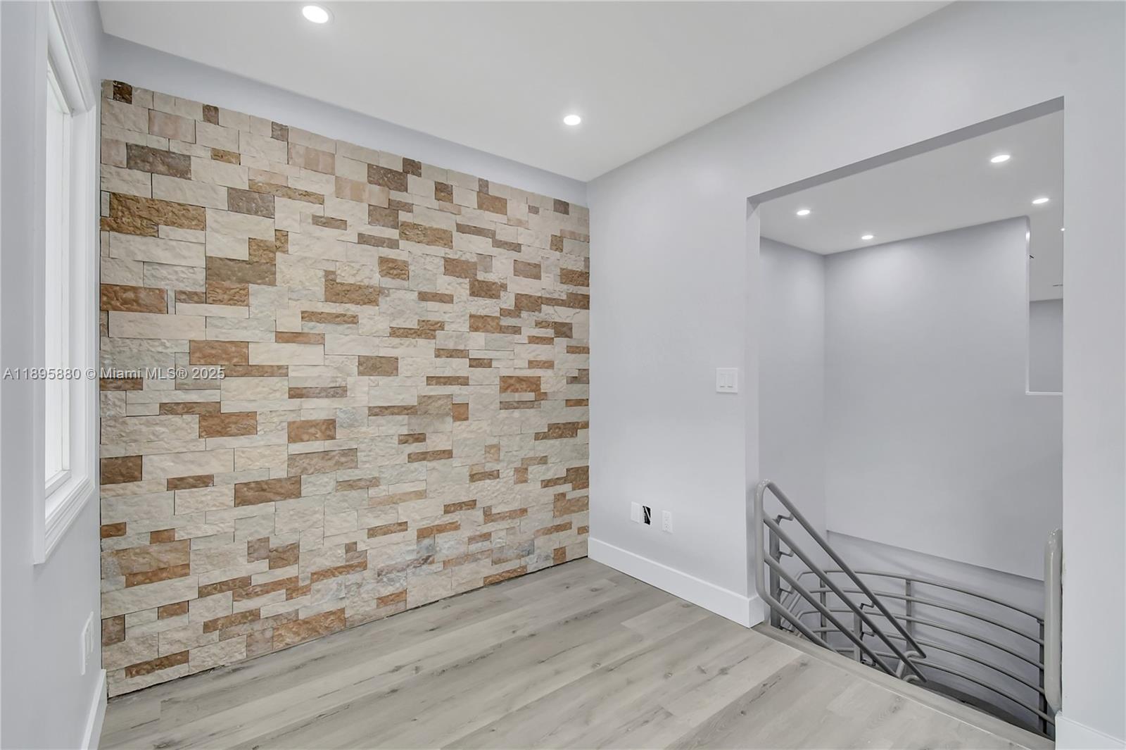 See details 20129 / sq. ft. $ 2025-10-14 0 Photo