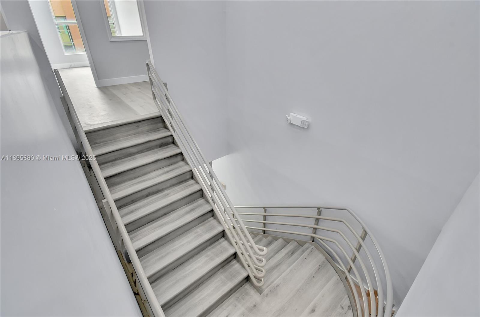 See details 20129 / sq. ft. $ 2025-10-14 0 Photo