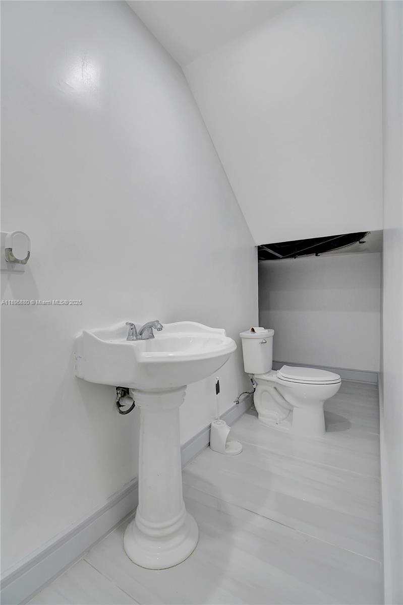 See details 20129 / sq. ft. $ 2025-10-14 0 Photo