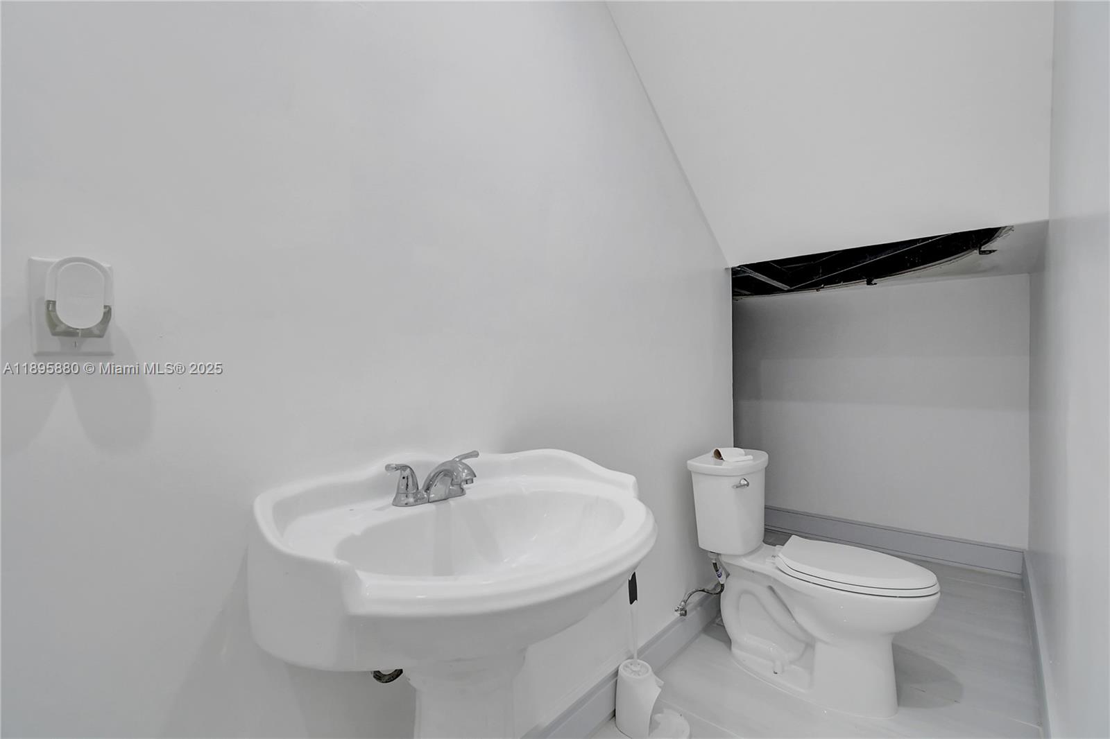 See details 20129 / sq. ft. $ 2025-10-14 0 Photo