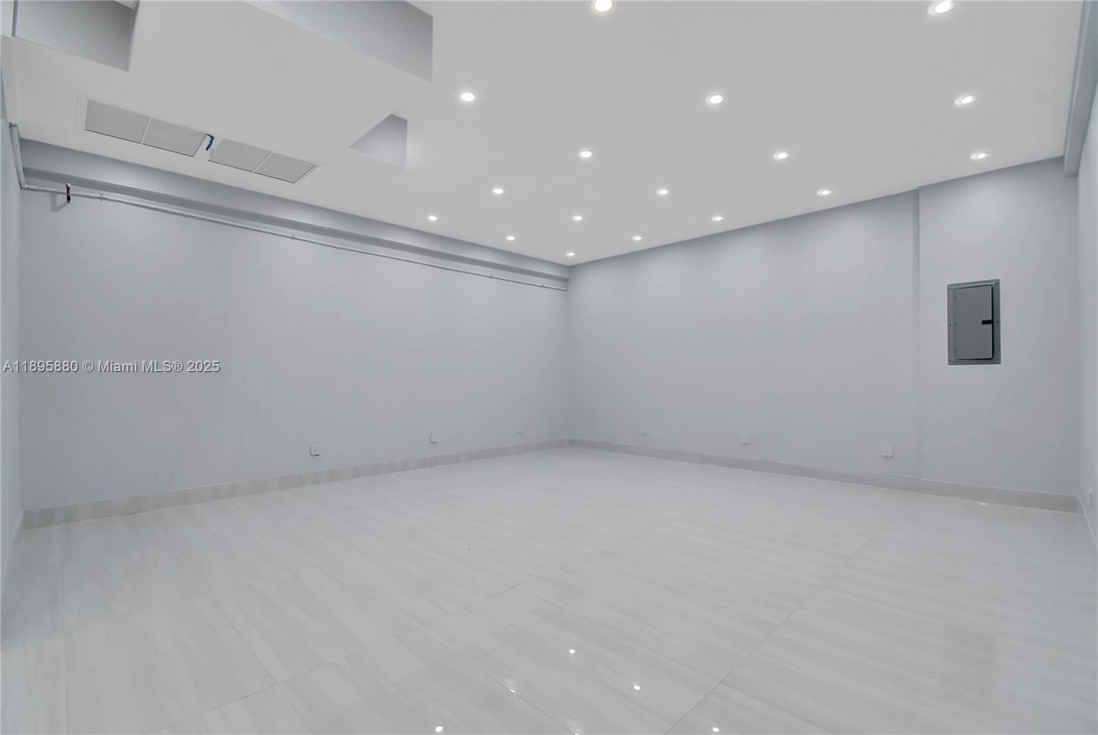 See details 20129 / sq. ft. $ 2025-10-14 0 Photo