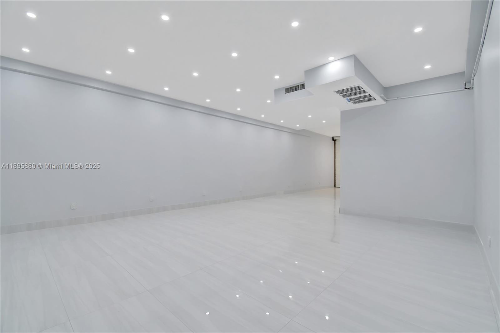 See details 20129 / sq. ft. $ 2025-10-14 0 Photo