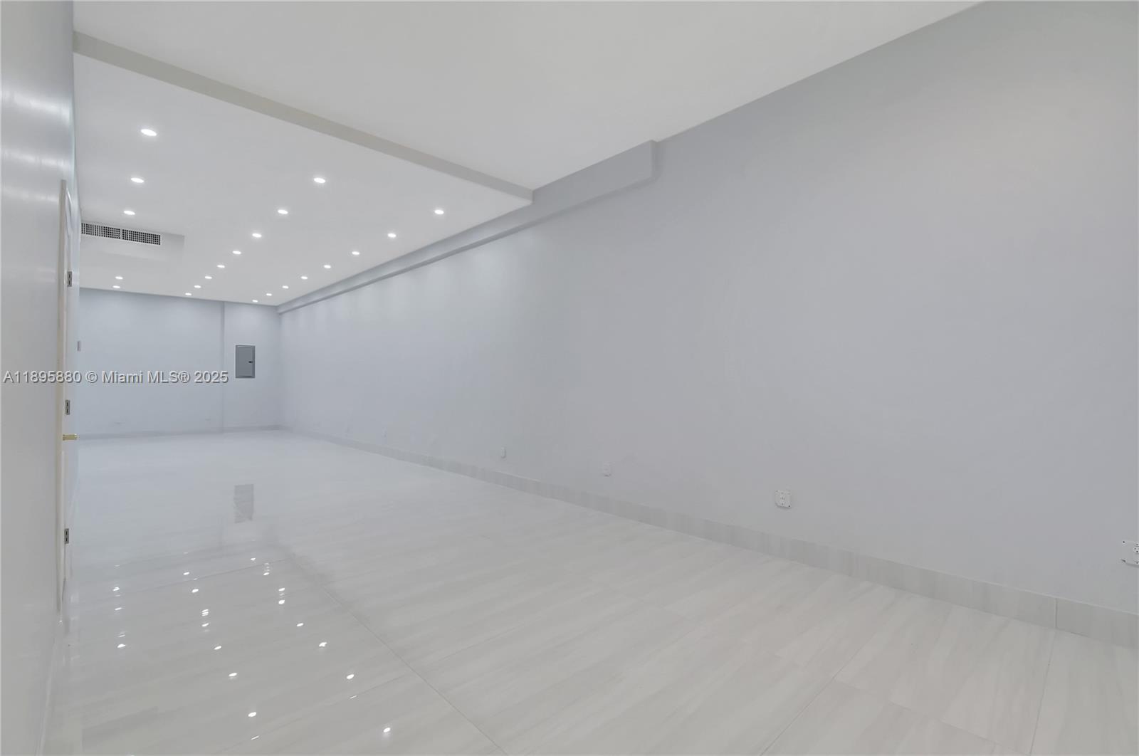 See details 20129 / sq. ft. $ 2025-10-14 0 Photo