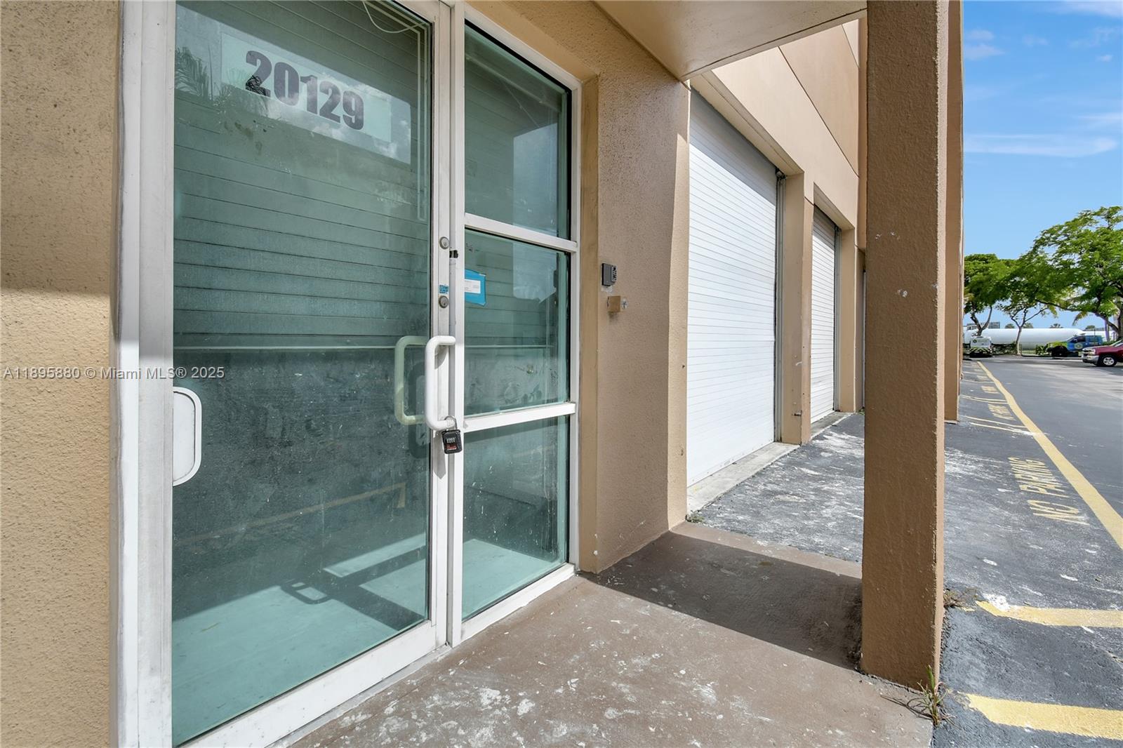 See details 20129 / sq. ft. $ 2025-10-14 0 Photo