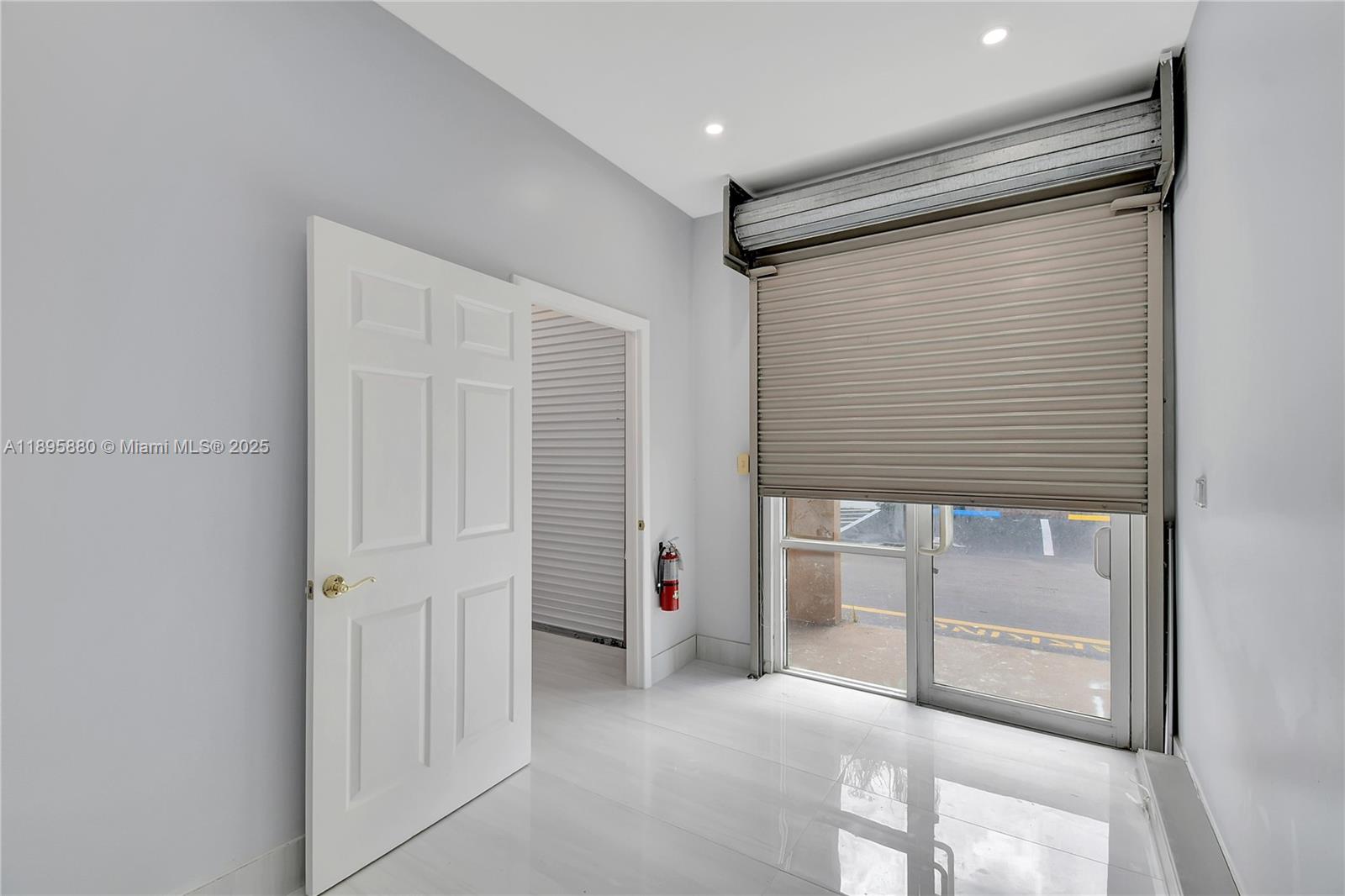 See details 20129 / sq. ft. $ 2025-10-14 0 Photo