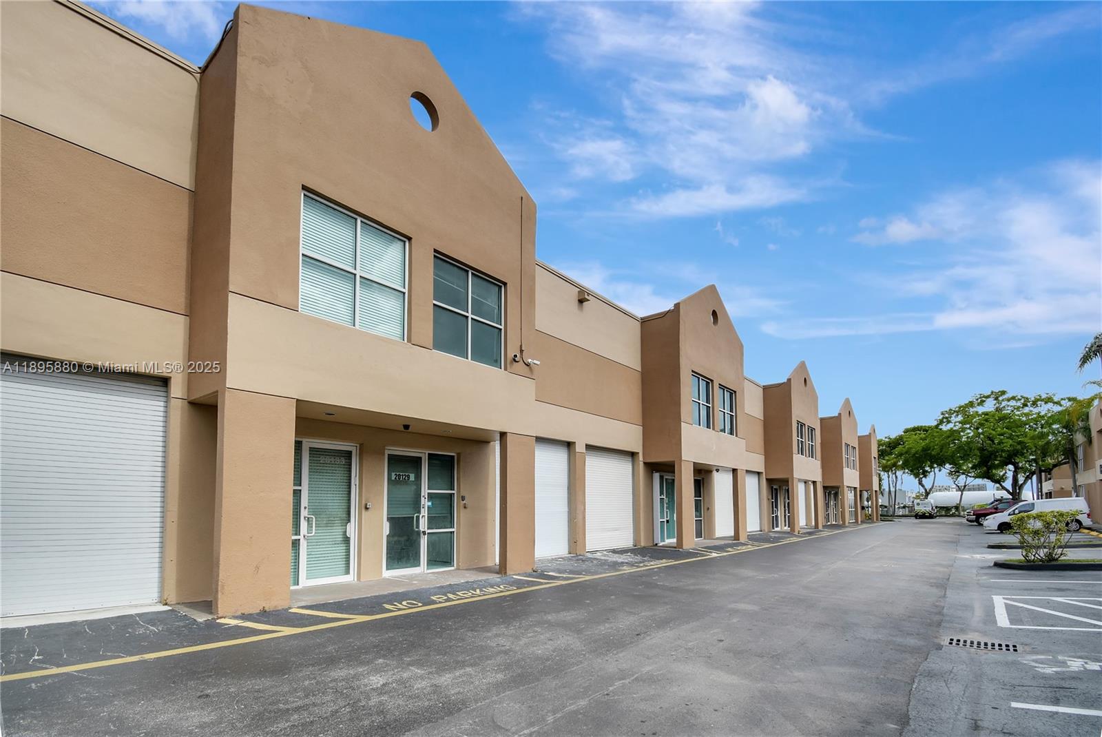 See details 20129 / sq. ft. $ 2025-10-14 0 Photo