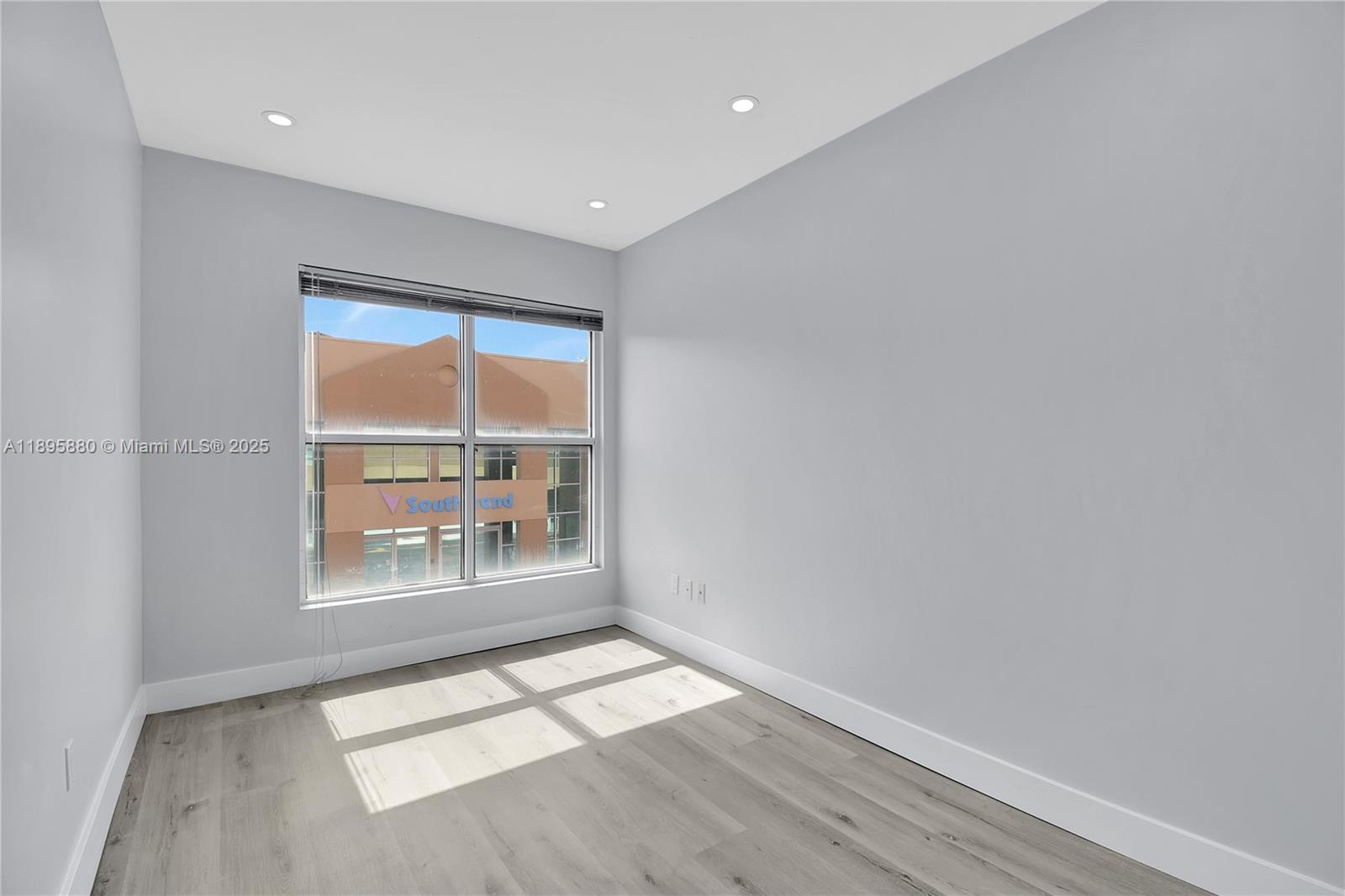 See details 20129 / sq. ft. $ 2025-10-14 0 Photo