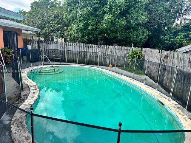 See details / 2221 sq. ft. $ 2025-10-14 0 Photo