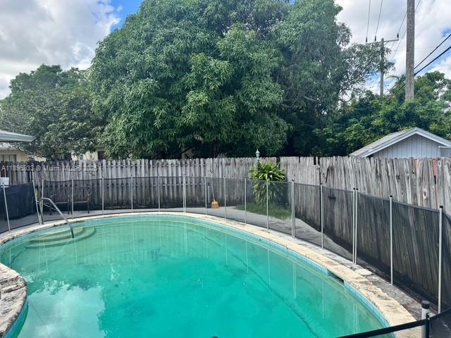 See details / 2221 sq. ft. $ 2025-10-14 0 Photo