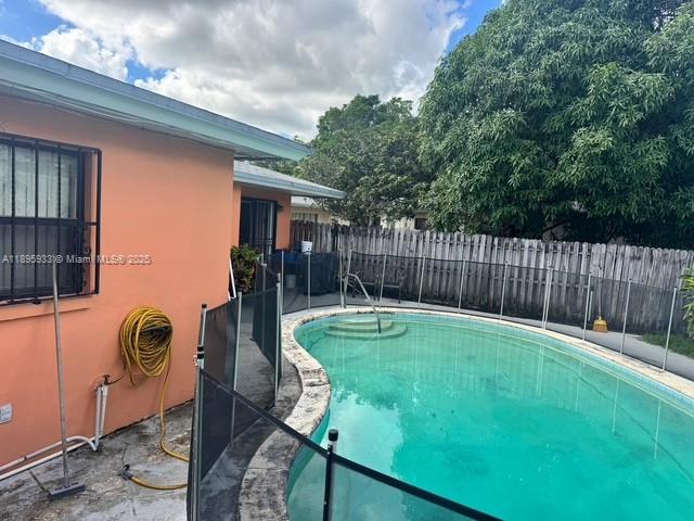 See details / 2221 sq. ft. $ 2025-10-14 0 Photo