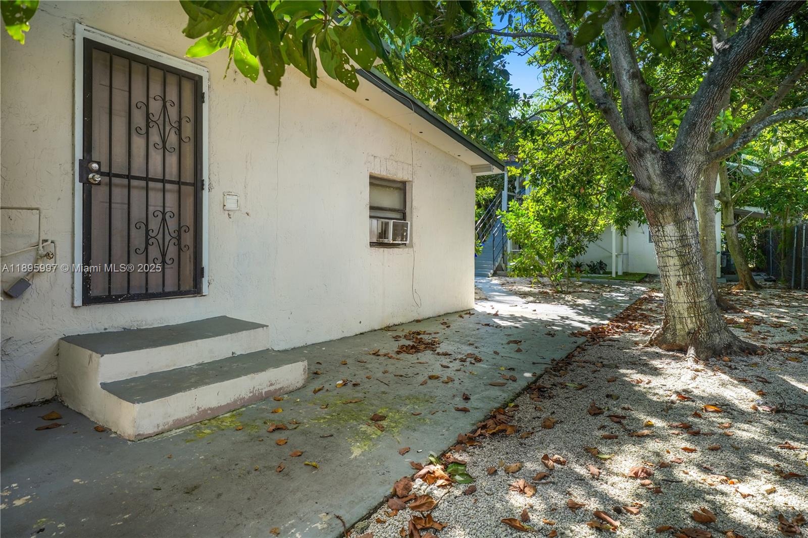 See details / sq. ft. $ 2025-10-14 0 Photo