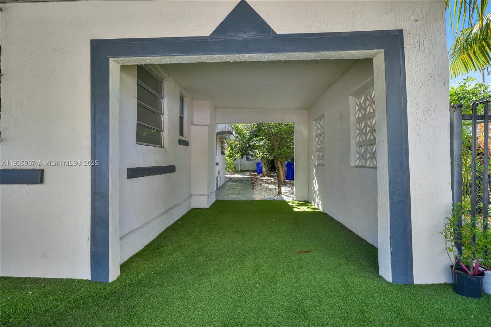 See details / sq. ft. $ 2025-10-14 0 Photo