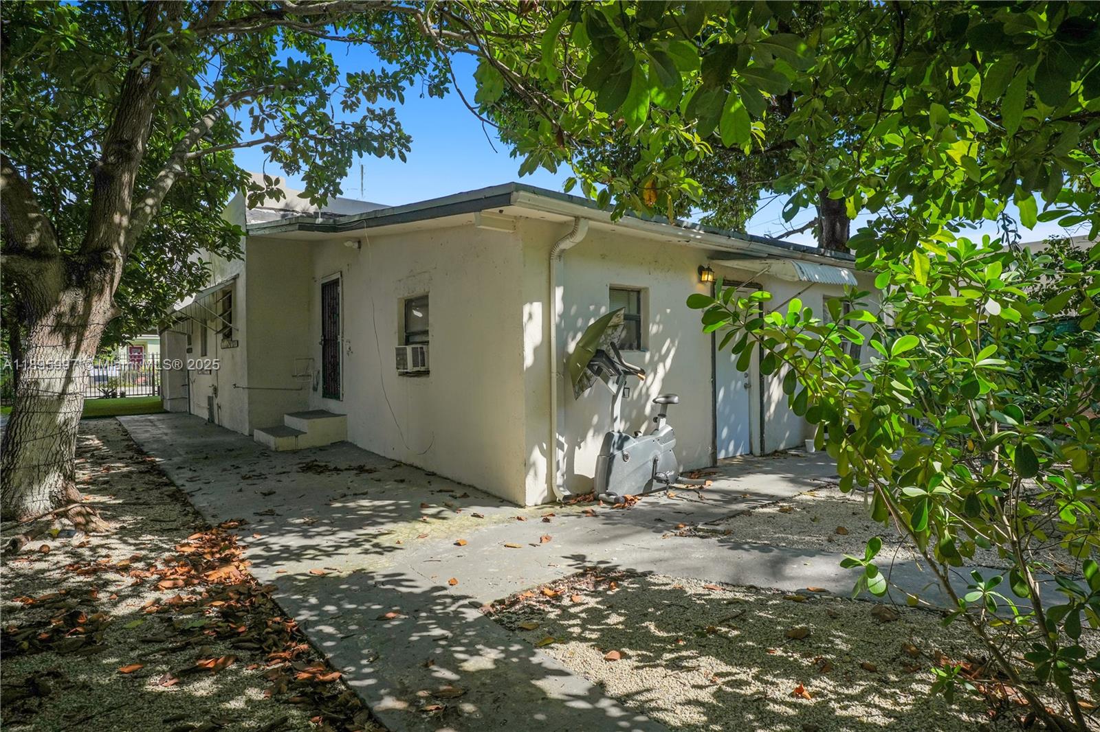See details / sq. ft. $ 2025-10-14 0 Photo