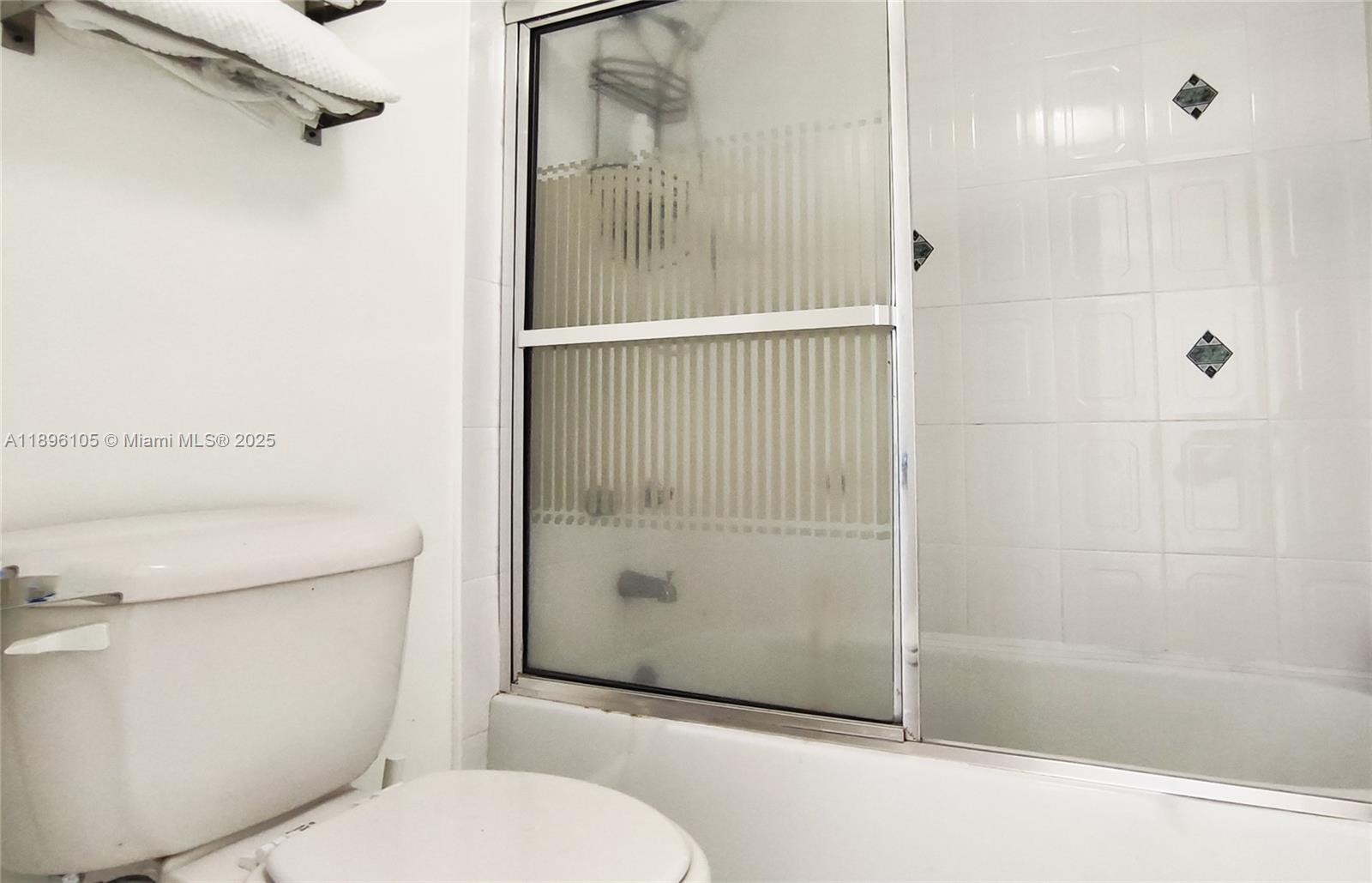Ver detalles 2127 1 / 2 762 sq. ft. $ 2025-10-14 0 foto