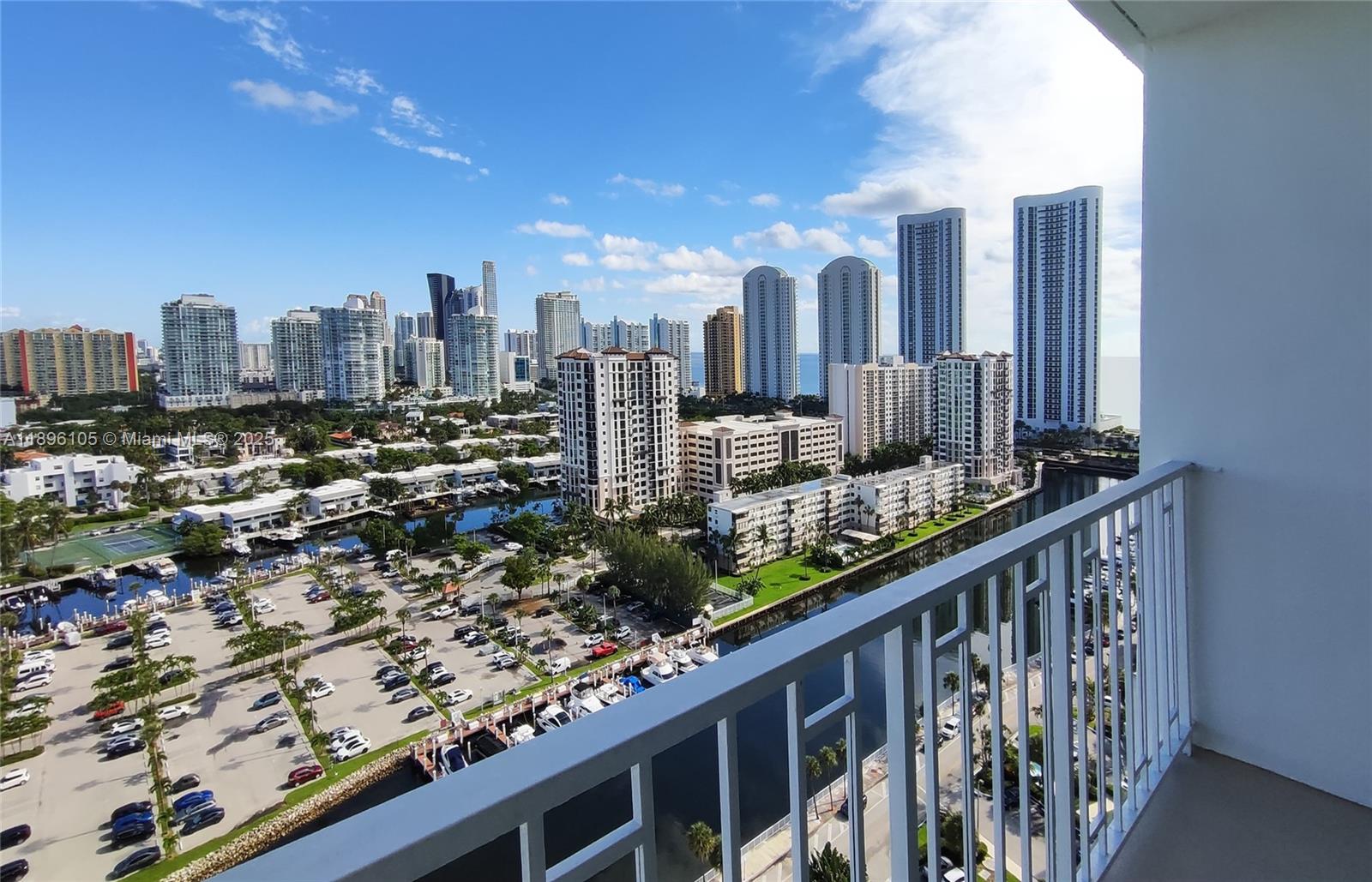 Ver detalles 2127 1 / 2 762 sq. ft. $ 2025-10-14 0 foto