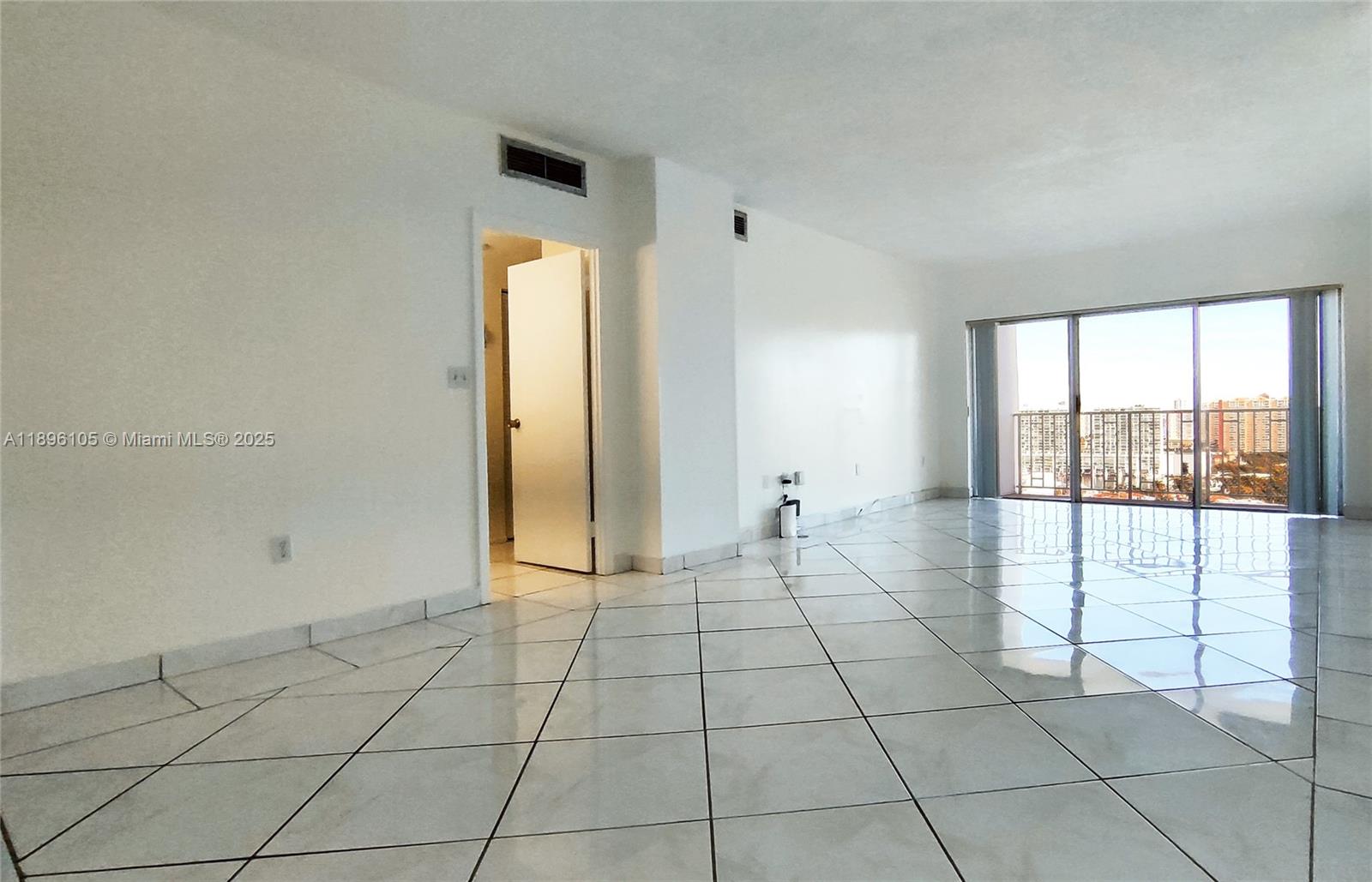 Ver detalles 2127 1 / 2 762 sq. ft. $ 2025-10-14 0 foto