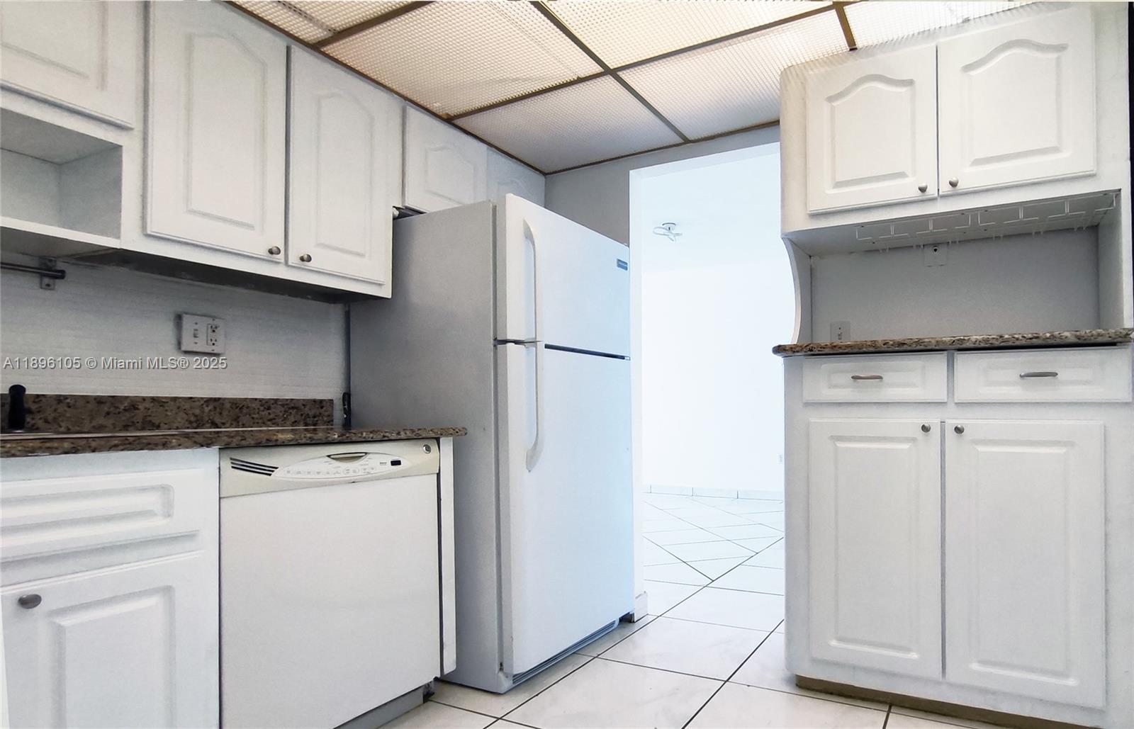 Ver detalles 2127 1 / 2 762 sq. ft. $ 2025-10-14 0 foto