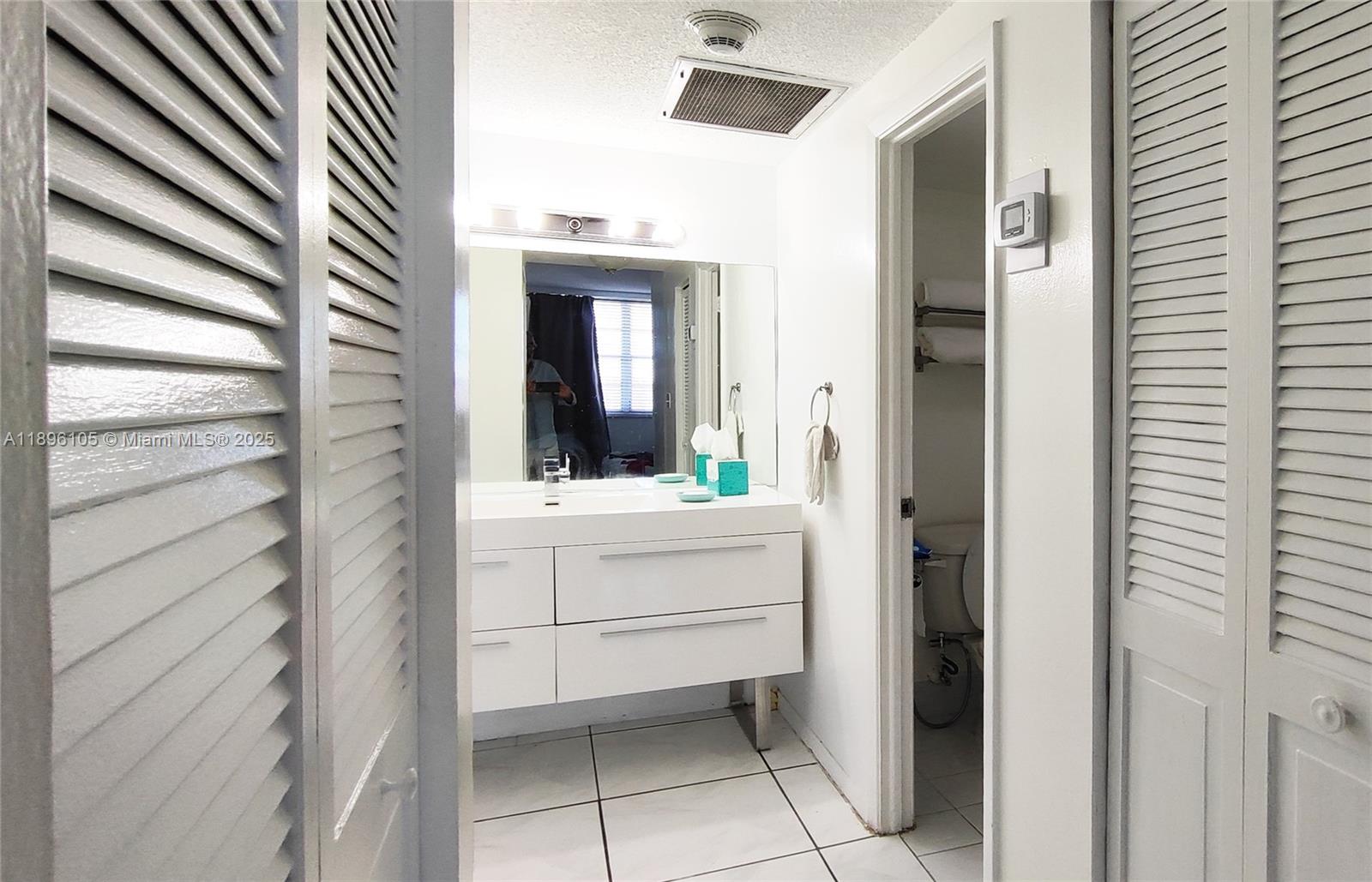Ver detalles 2127 1 / 2 762 sq. ft. $ 2025-10-14 0 foto