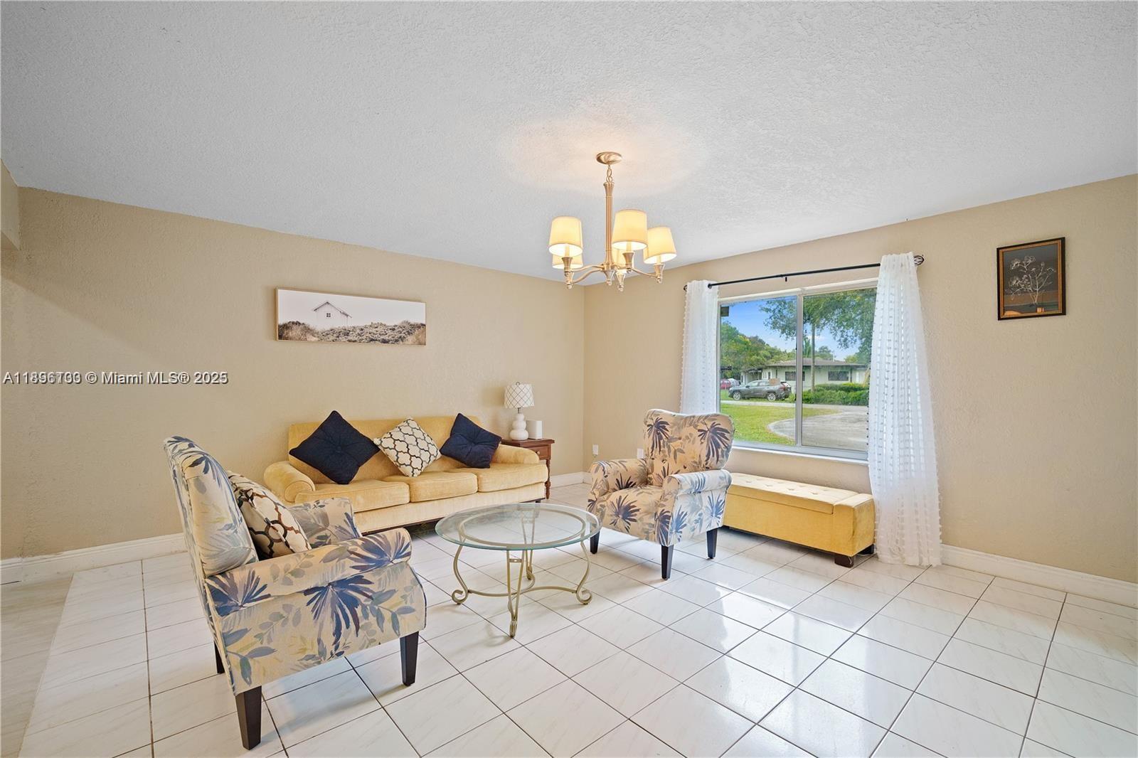 See details 28 3 / 2 1360 sq. ft. $ 2025-10-17 0 Photo