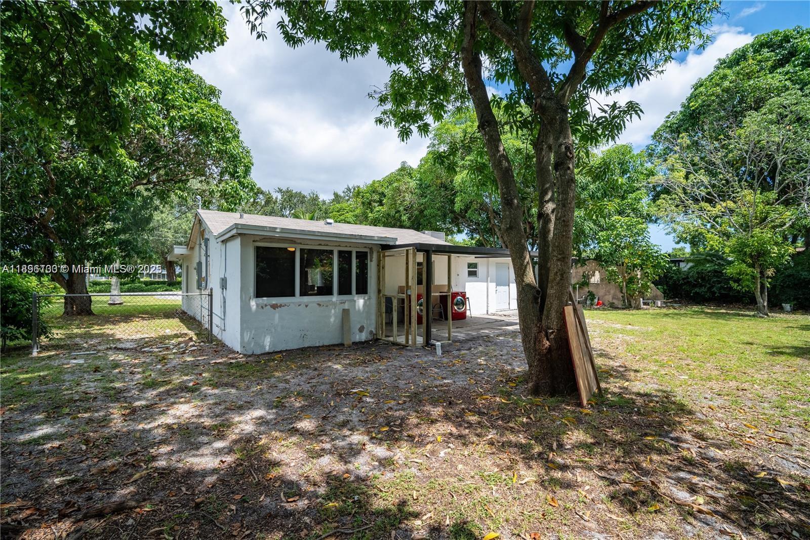 See details 28 3 / 2 1360 sq. ft. $ 2025-10-17 0 Photo