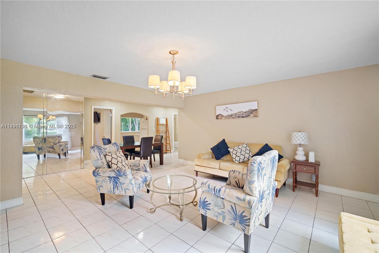 See details 28 3 / 2 1360 sq. ft. $ 2025-10-17 0 Photo