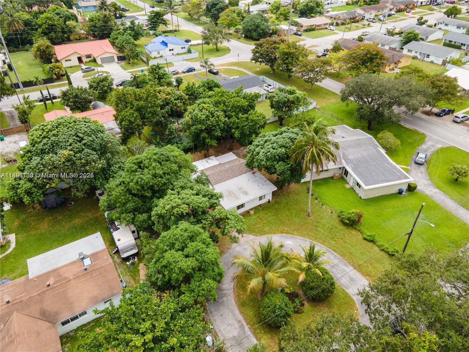See details 28 3 / 2 1360 sq. ft. $ 2025-10-17 0 Photo