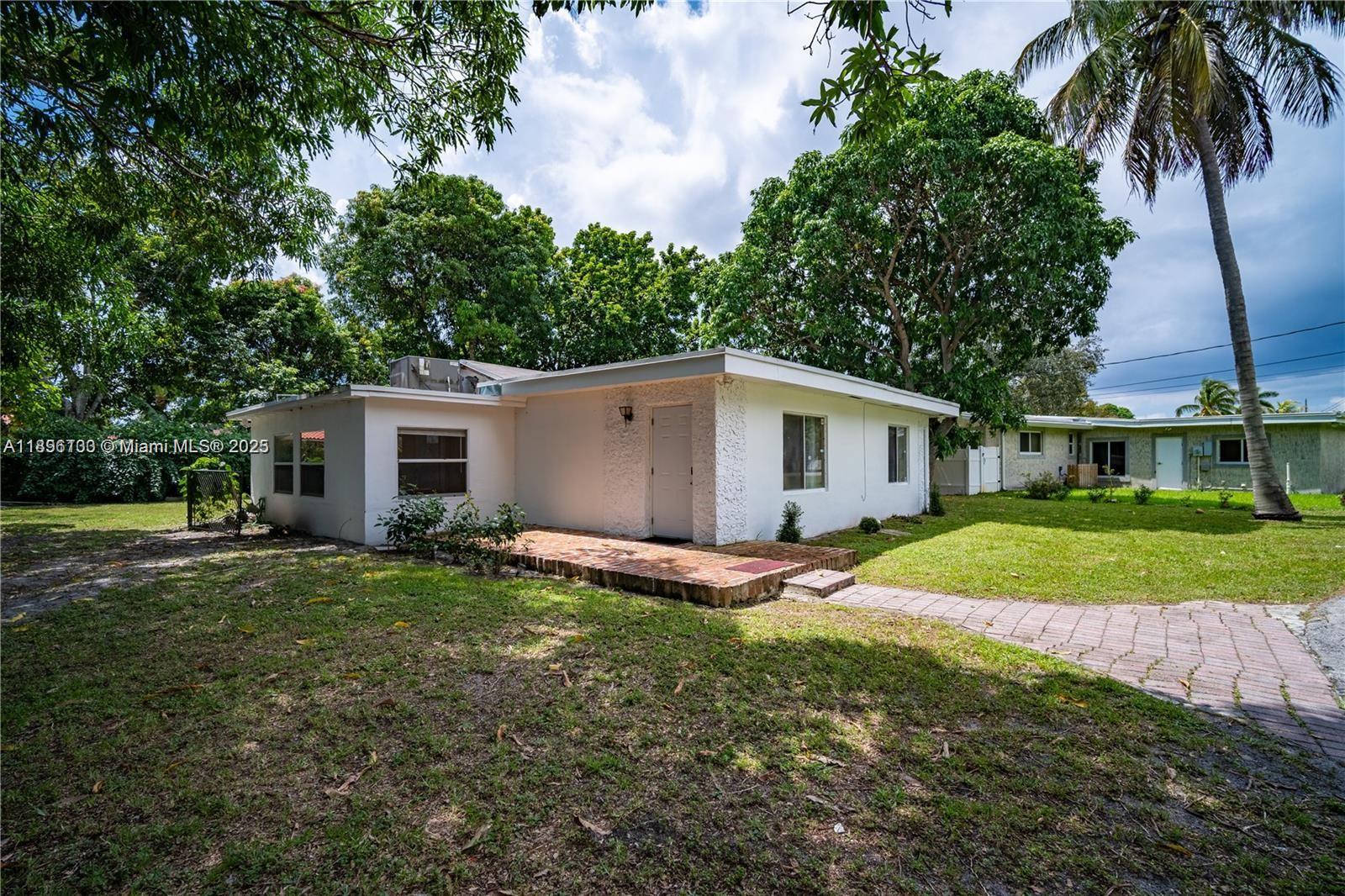 See details 28 3 / 2 1360 sq. ft. $ 2025-10-17 0 Photo