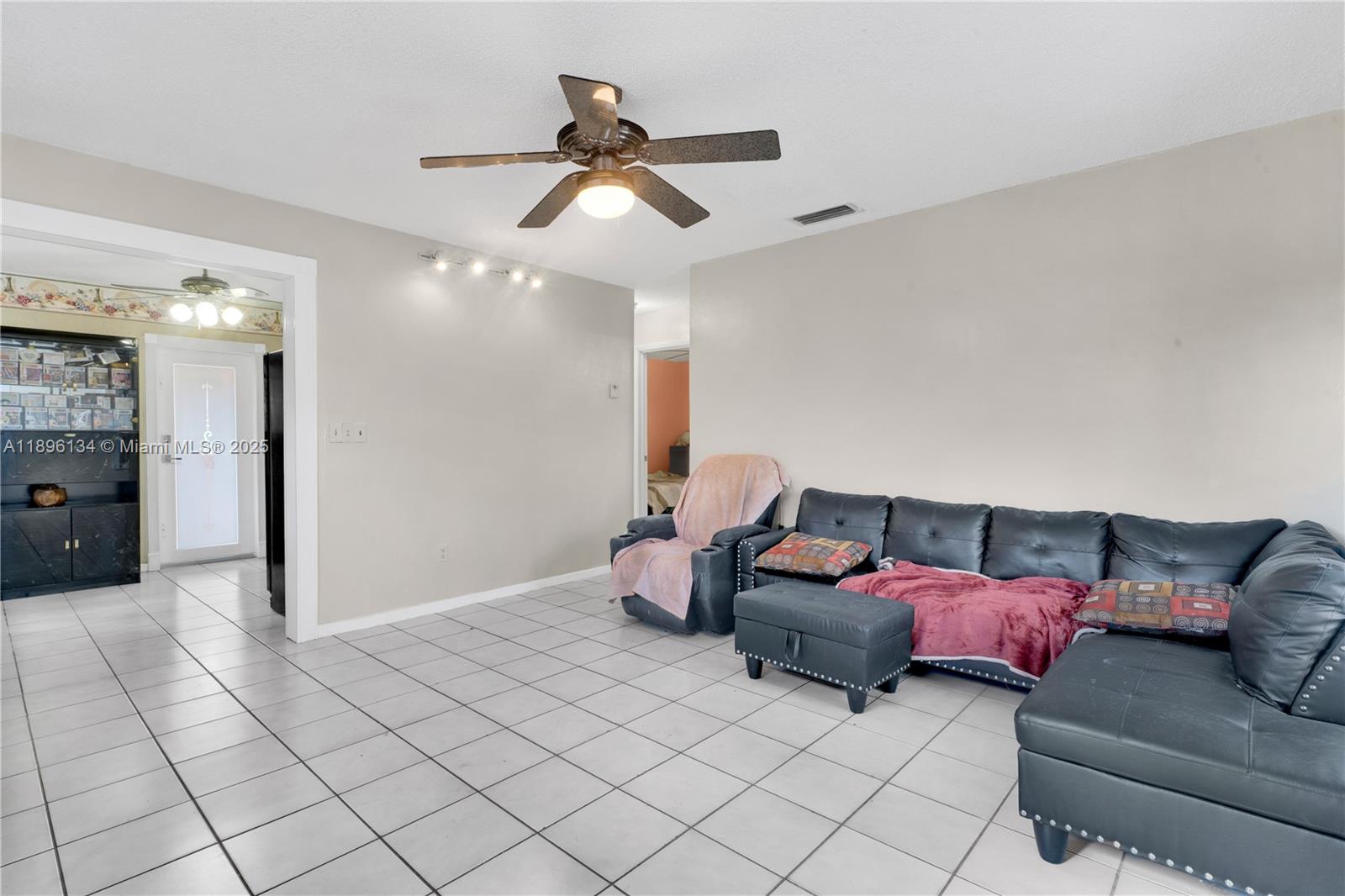 See details / 2126 sq. ft. $ 2025-10-14 0 Photo
