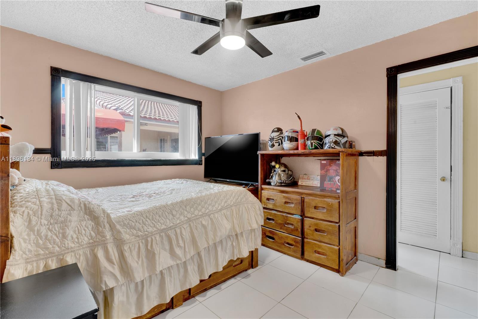 See details / 2126 sq. ft. $ 2025-10-14 0 Photo