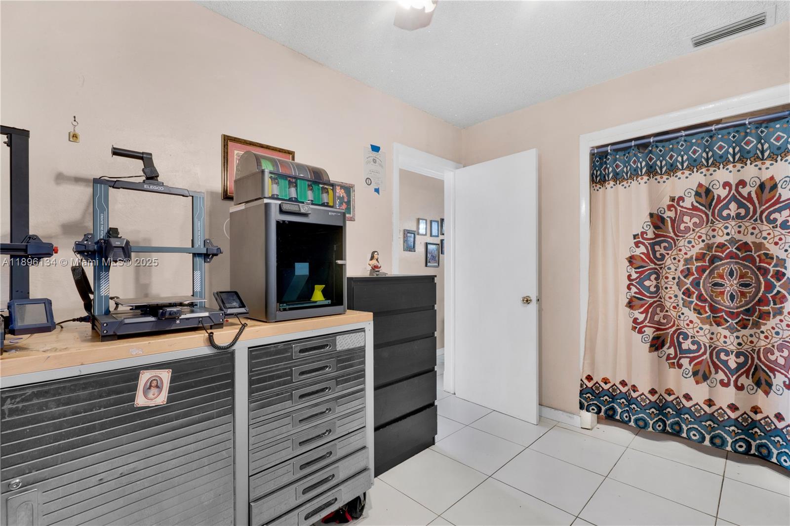 See details / 2126 sq. ft. $ 2025-10-14 0 Photo