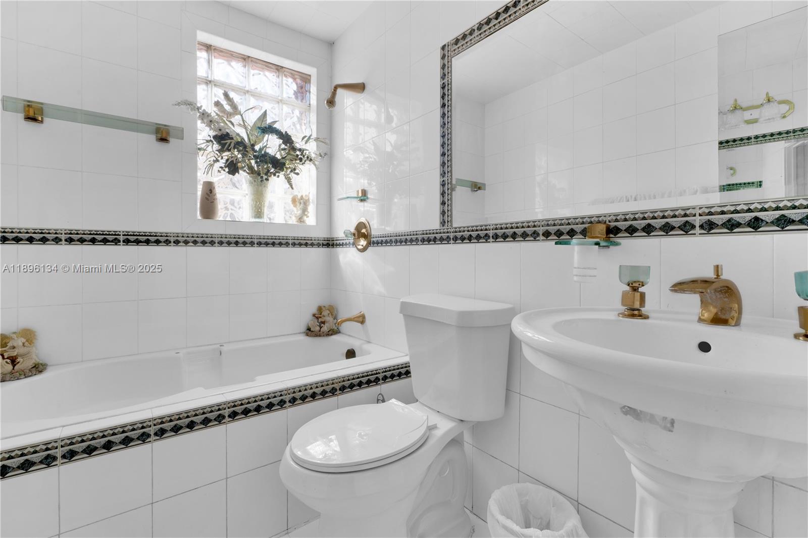 See details / 2126 sq. ft. $ 2025-10-14 0 Photo