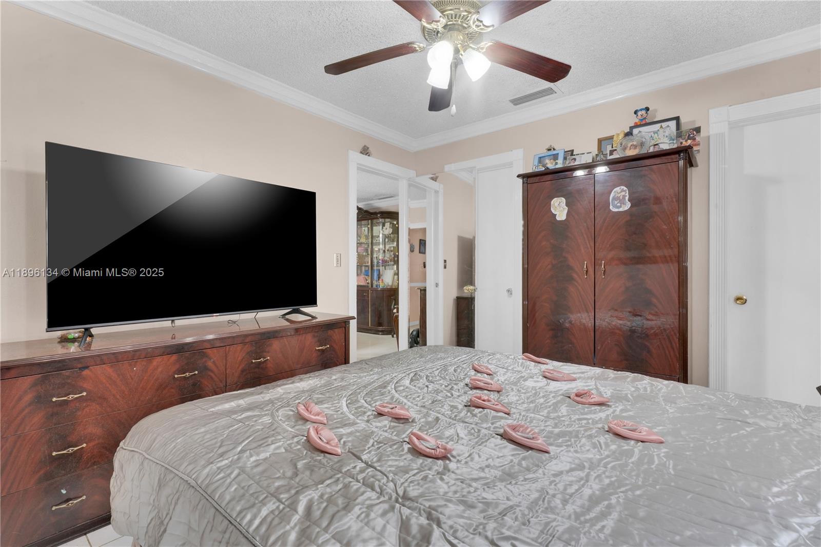 See details / 2126 sq. ft. $ 2025-10-14 0 Photo