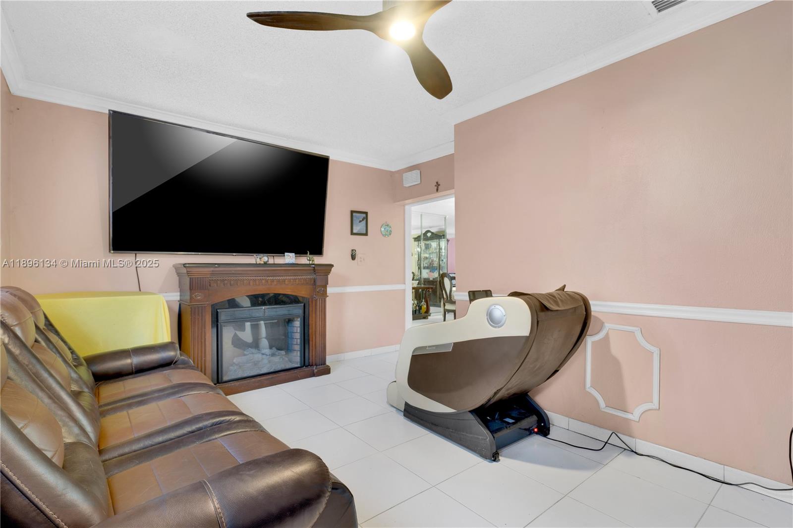 See details / 2126 sq. ft. $ 2025-10-14 0 Photo
