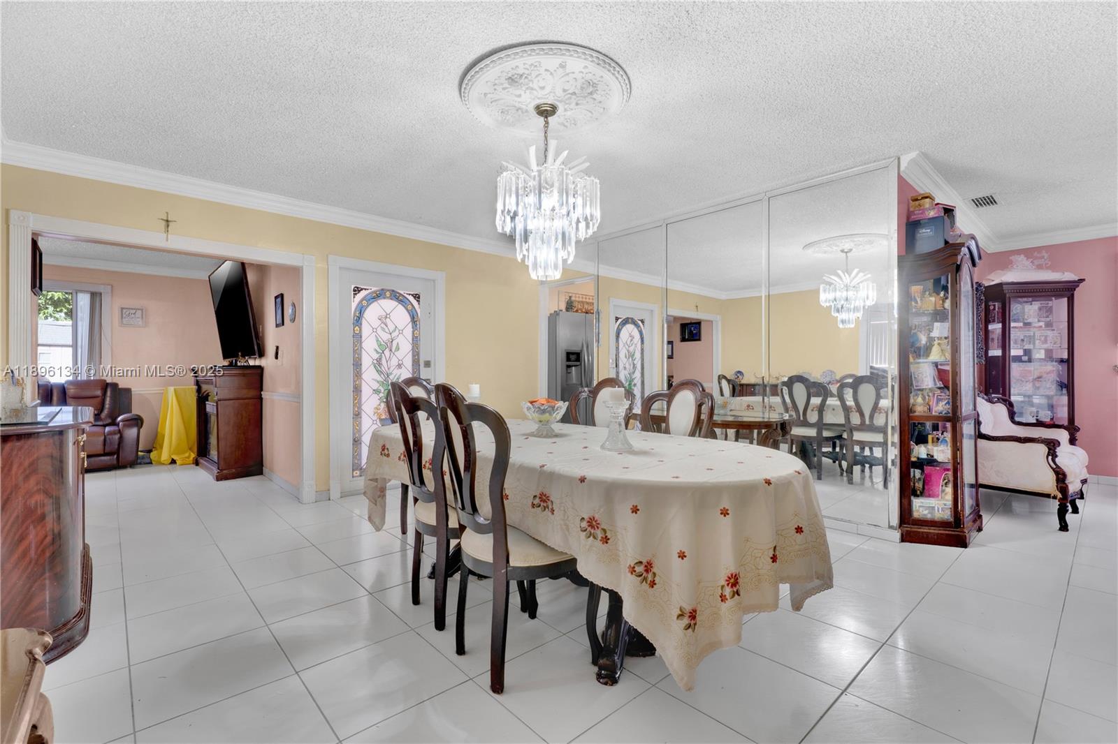 See details / 2126 sq. ft. $ 2025-10-14 0 Photo