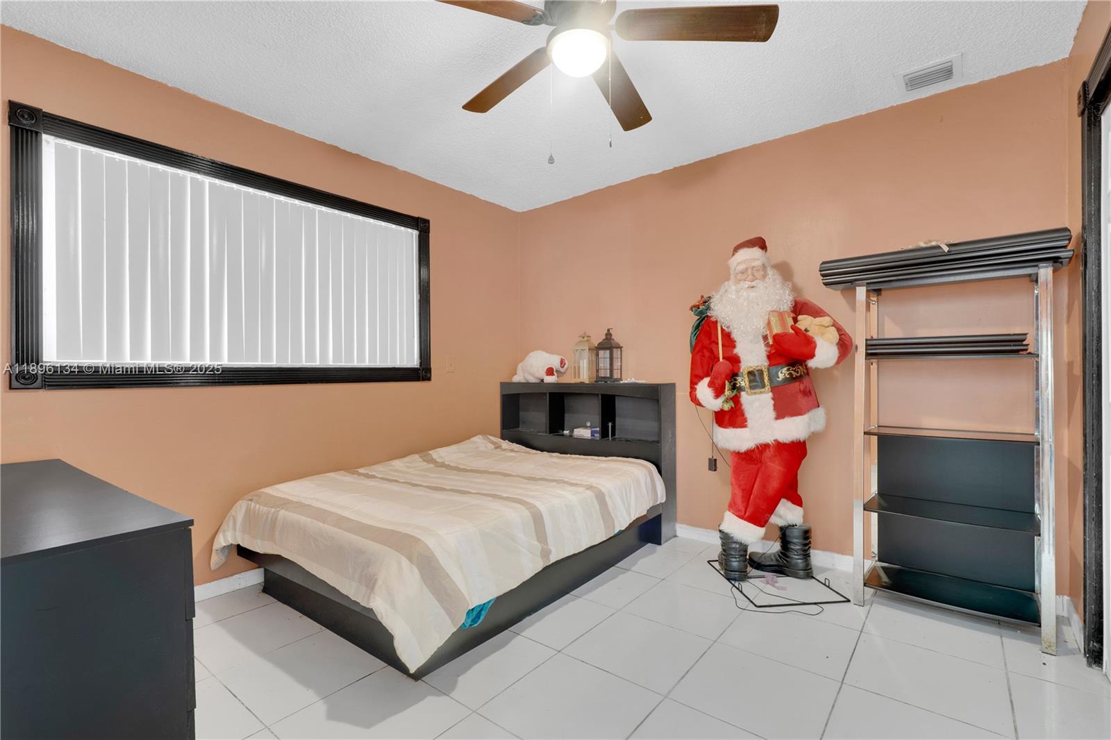 See details / 2126 sq. ft. $ 2025-10-14 0 Photo