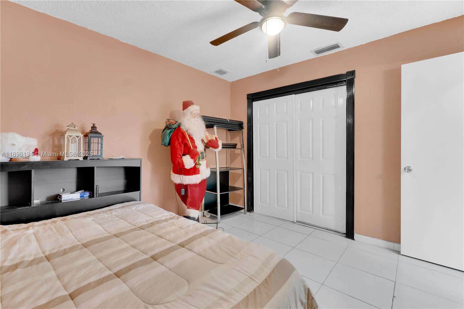 See details / 2126 sq. ft. $ 2025-10-14 0 Photo