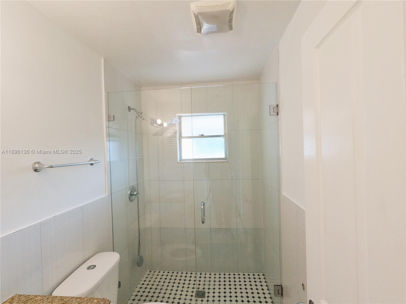 See details / 2842 sq. ft. $ 2025-10-14 0 Photo