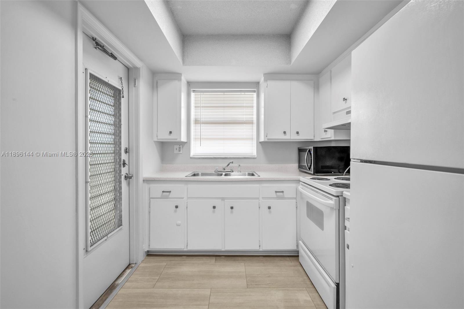 See details / 690 sq. ft. $ 2025-10-14 0 Photo