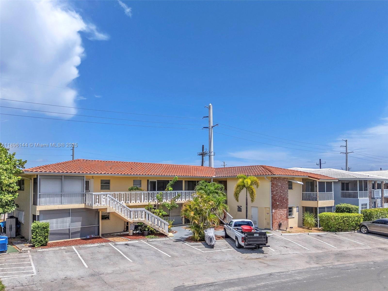 See details / 690 sq. ft. $ 2025-10-14 0 Photo